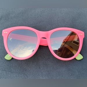 Tom’s sunglasses!💗💗